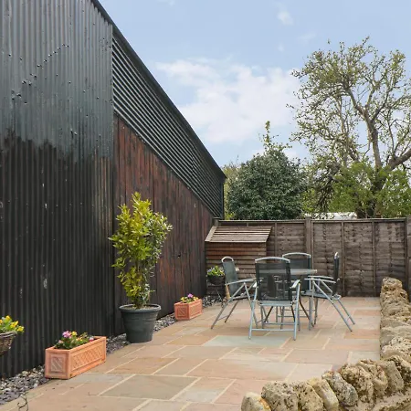 Farm Yard * Pickering